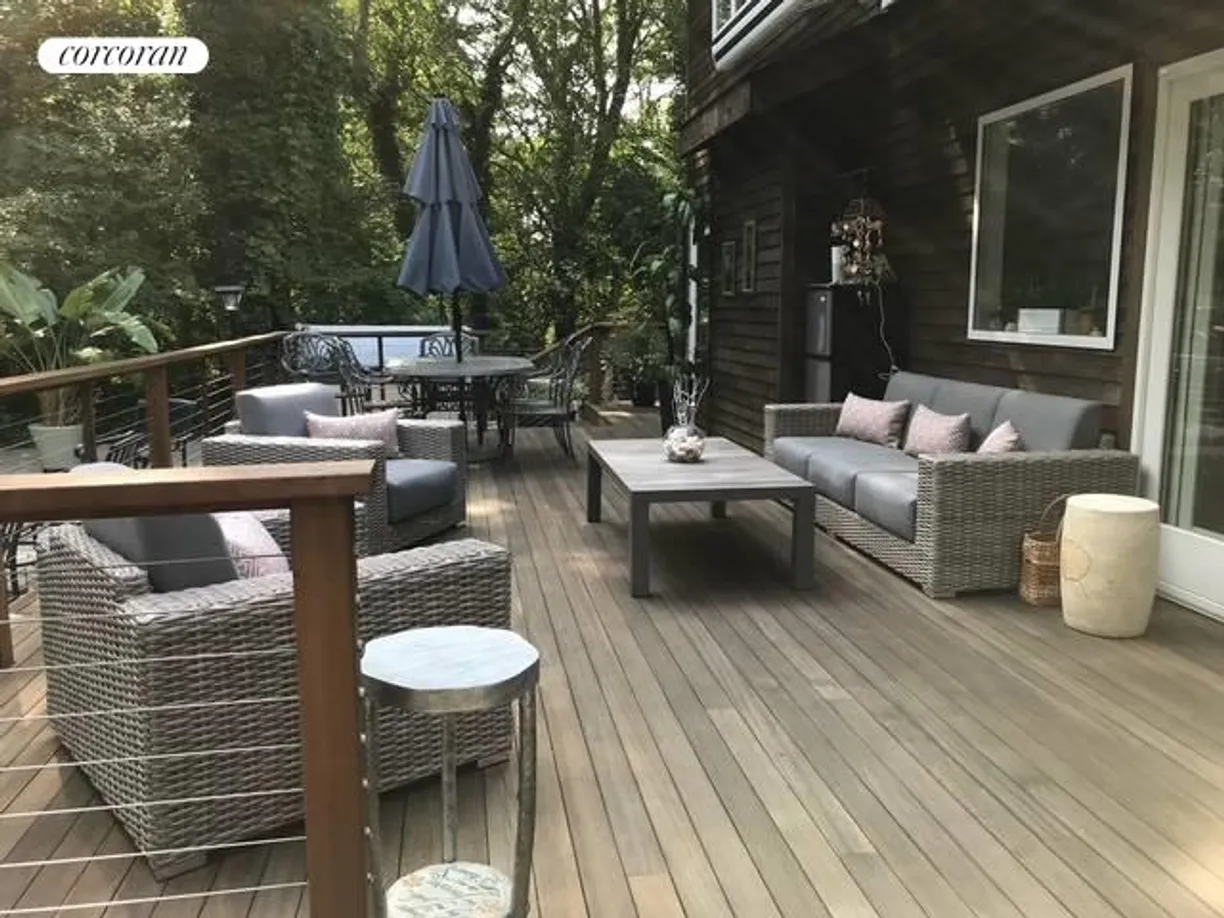 The Hamptons Real Estate | View 131 Lewis Road | room 2