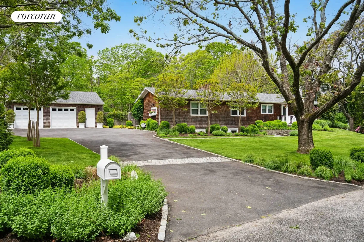 The Hamptons Real Estate | View 73 Charla Drive | room 1