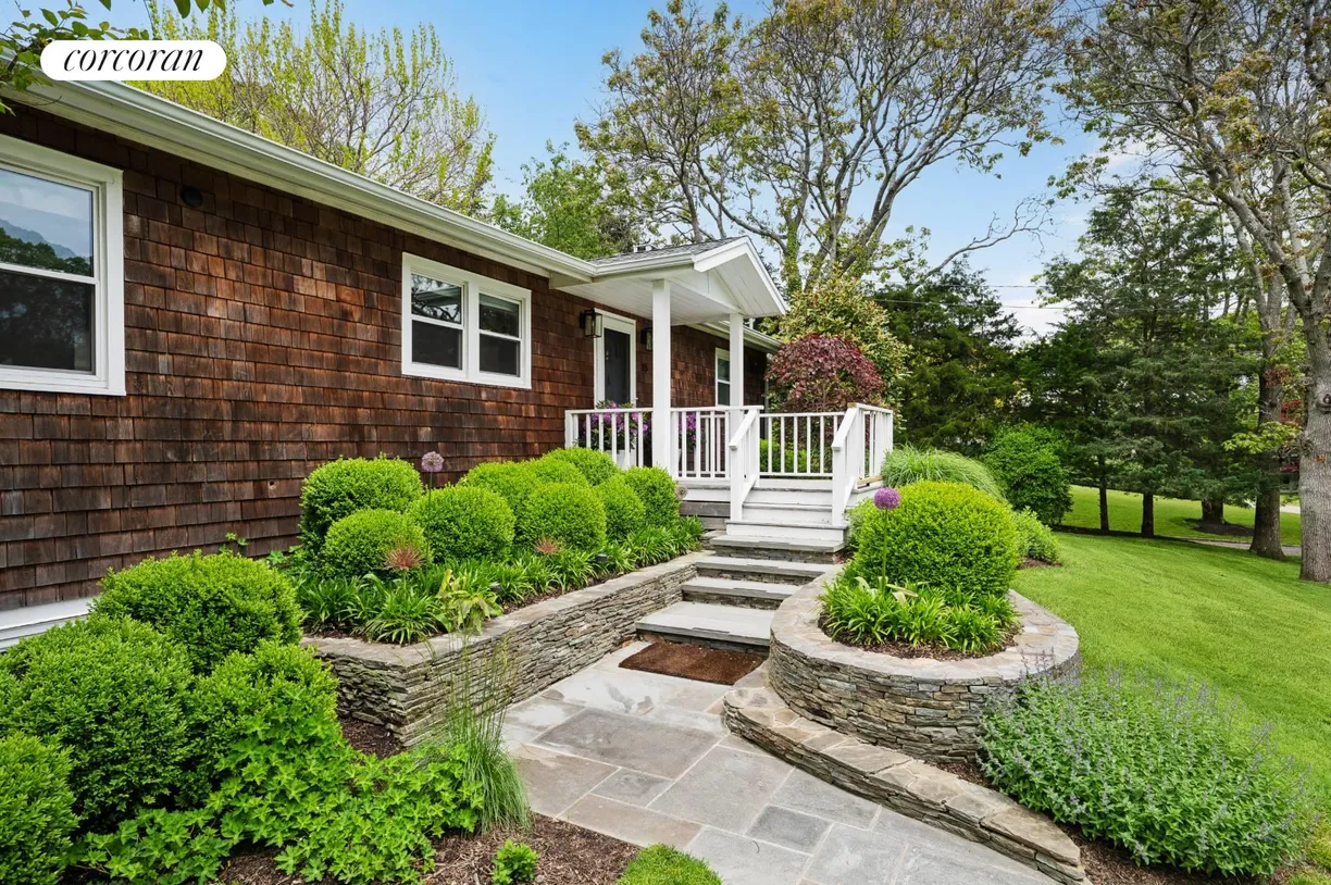 The Hamptons Real Estate | View 73 Charla Drive | room 2