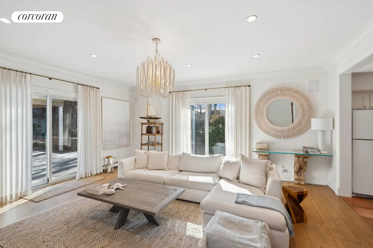 The Hamptons Real Estate | View 122 Harrison Street Ext | room 1