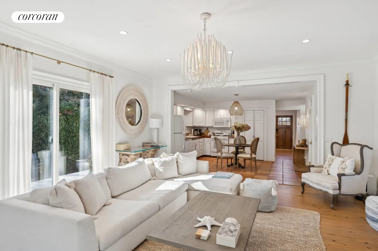 The Hamptons Real Estate | View 122 Harrison Street Ext | room 2