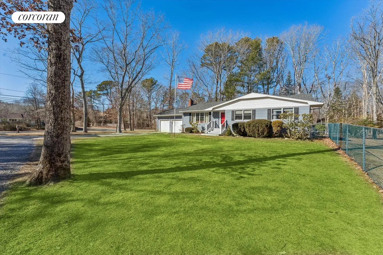 The Hamptons Real Estate | View 507 Chapman Blvd | room 1