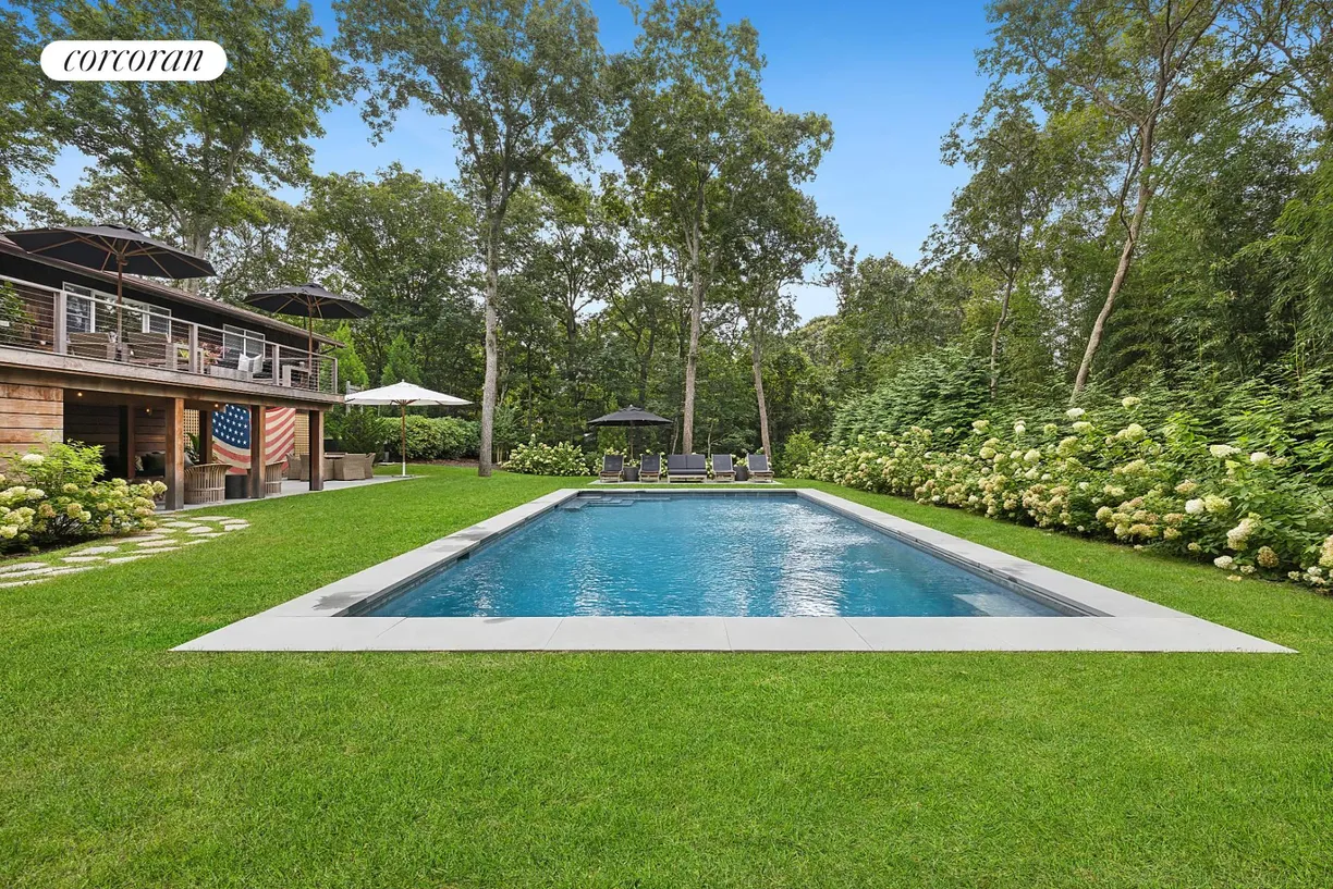 The Hamptons Real Estate | View 44 Milina Drive | 3 Beds, 2 Baths