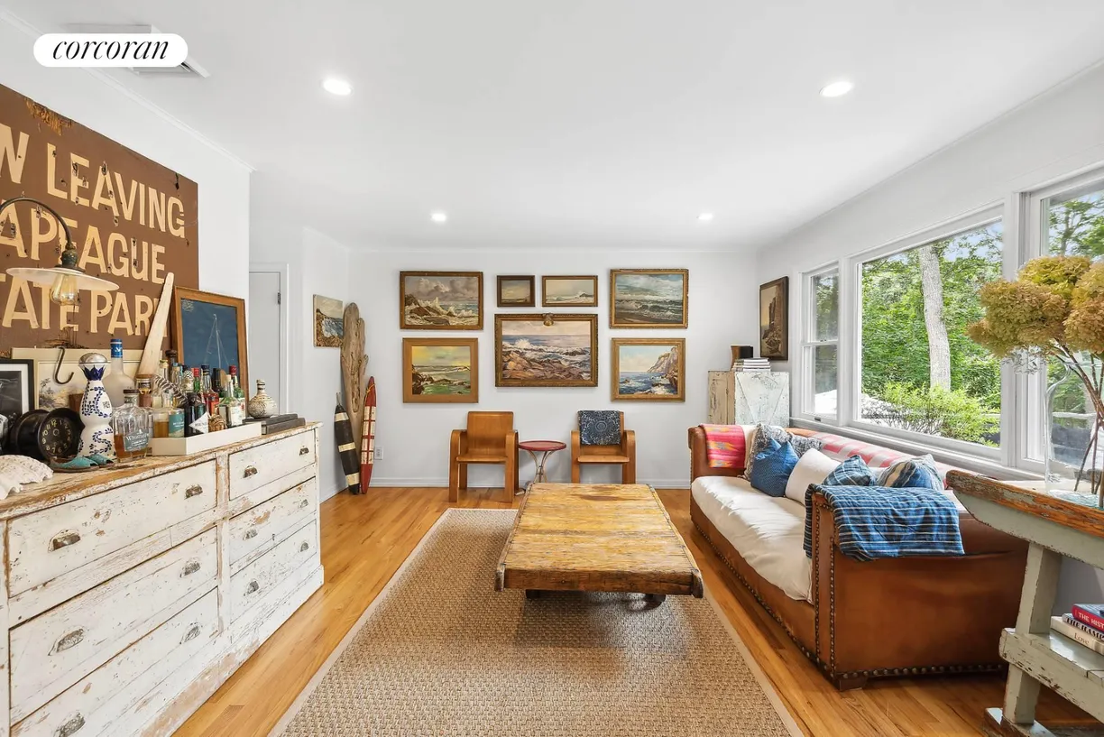 The Hamptons Real Estate | View 44 Milina Drive | room 2