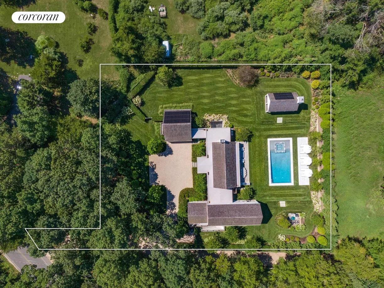 The Hamptons Real Estate | View 33 Hands Creek Road | 7 Beds, 7 Baths