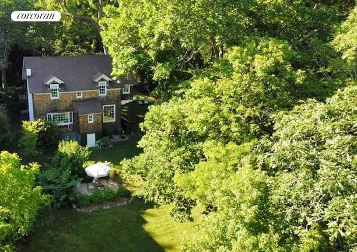 The Hamptons Real Estate | View 6 South Street | room 2