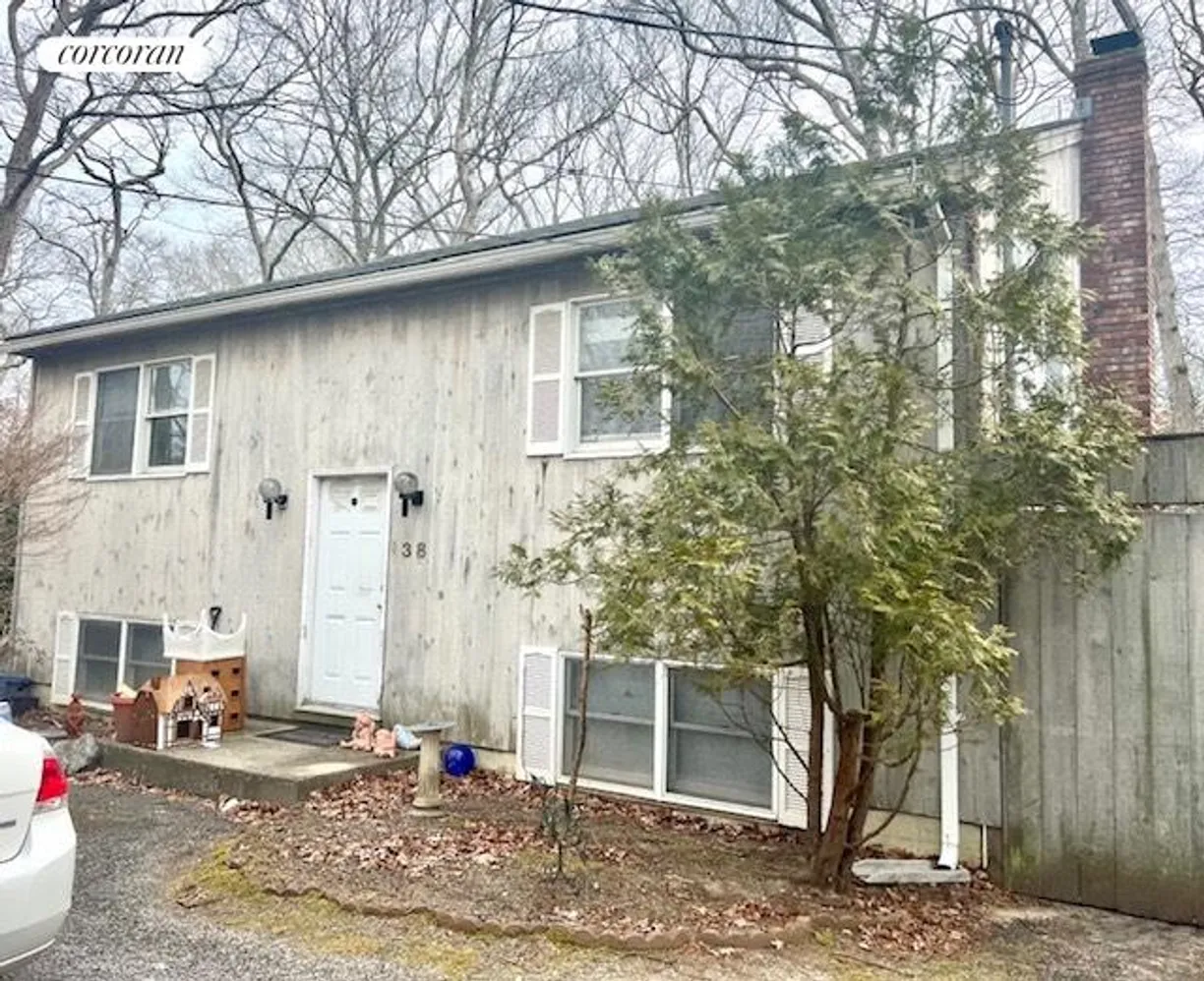 The Hamptons Real Estate | View 38 Columbia Avenue | 3 Beds, 2 Baths