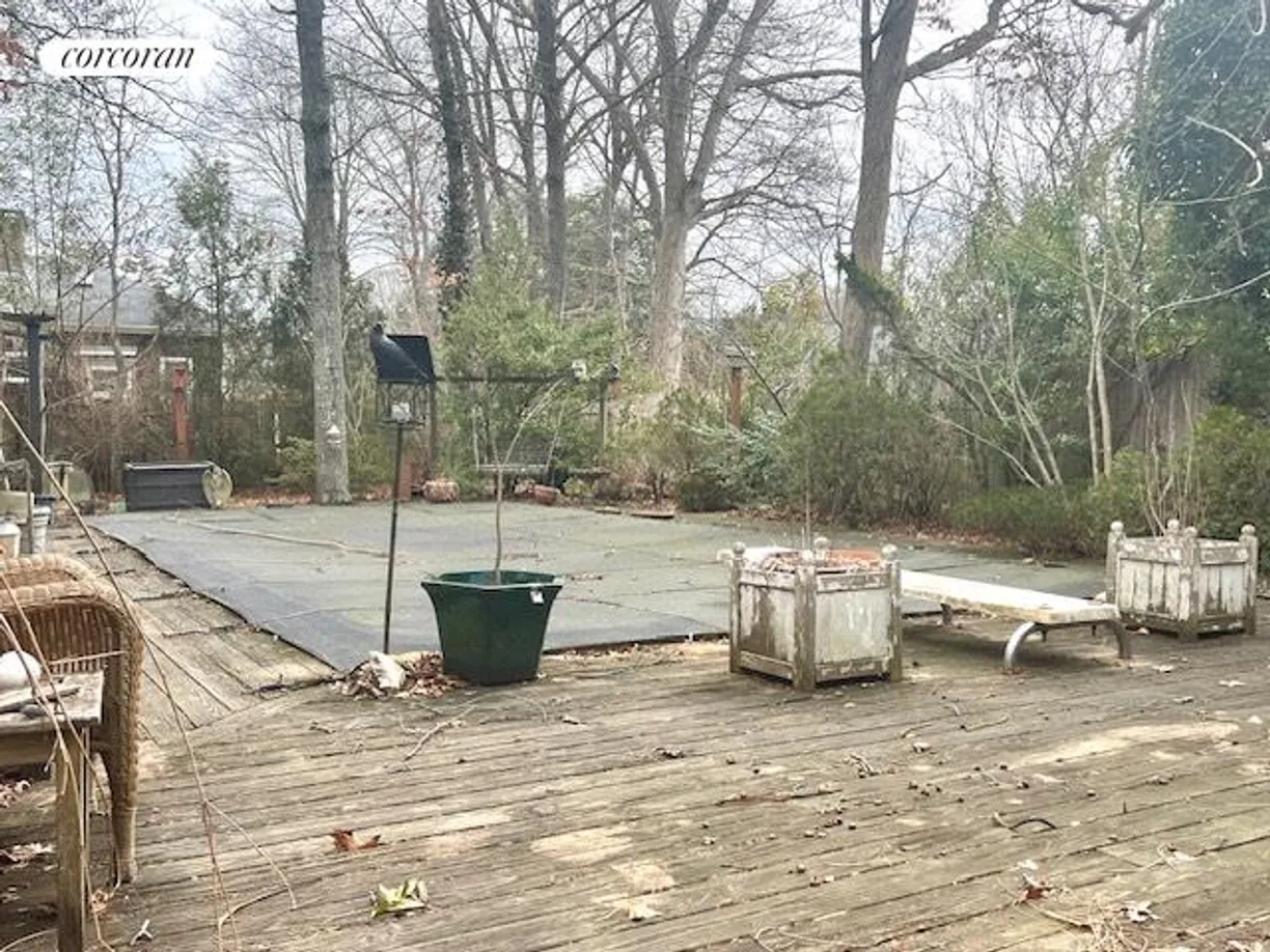The Hamptons Real Estate | View 38 Columbia Avenue | pool