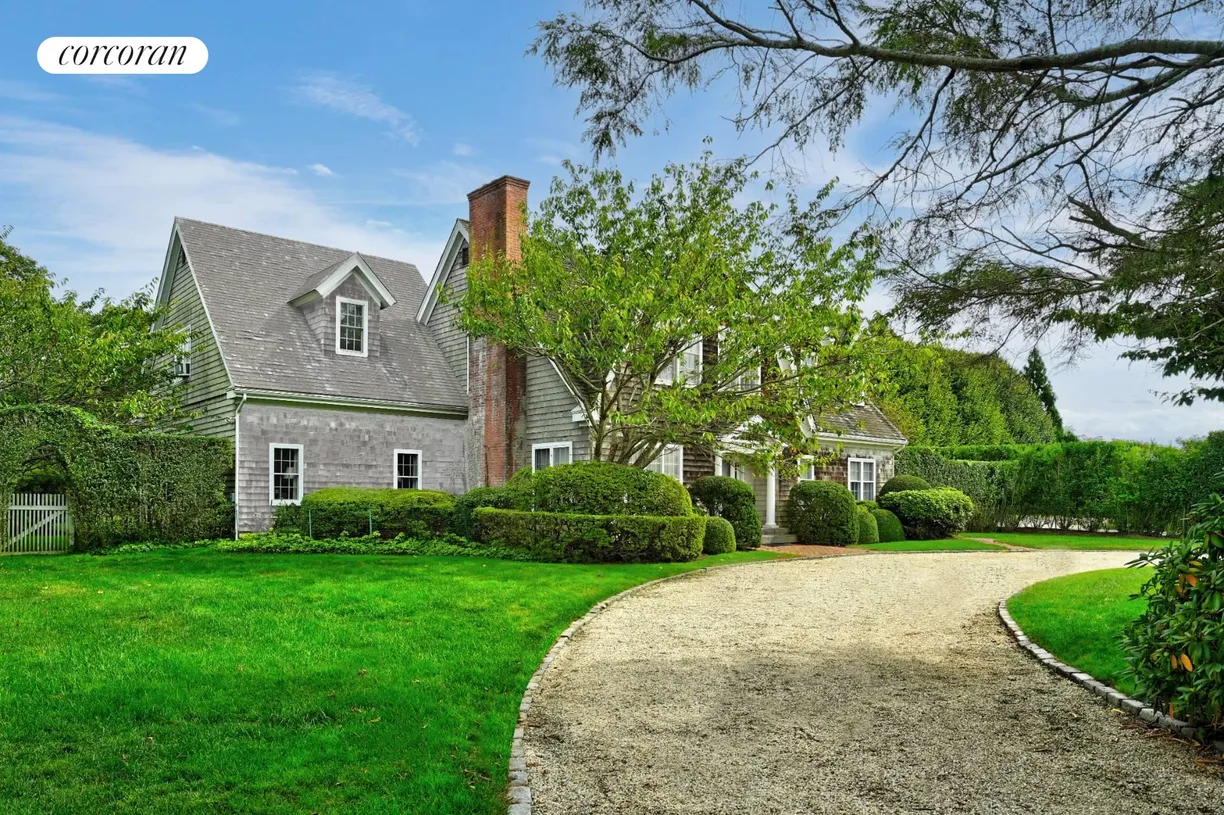 The Hamptons Real Estate | View 254 Captains Neck Lane | 6 Beds, 4 Baths