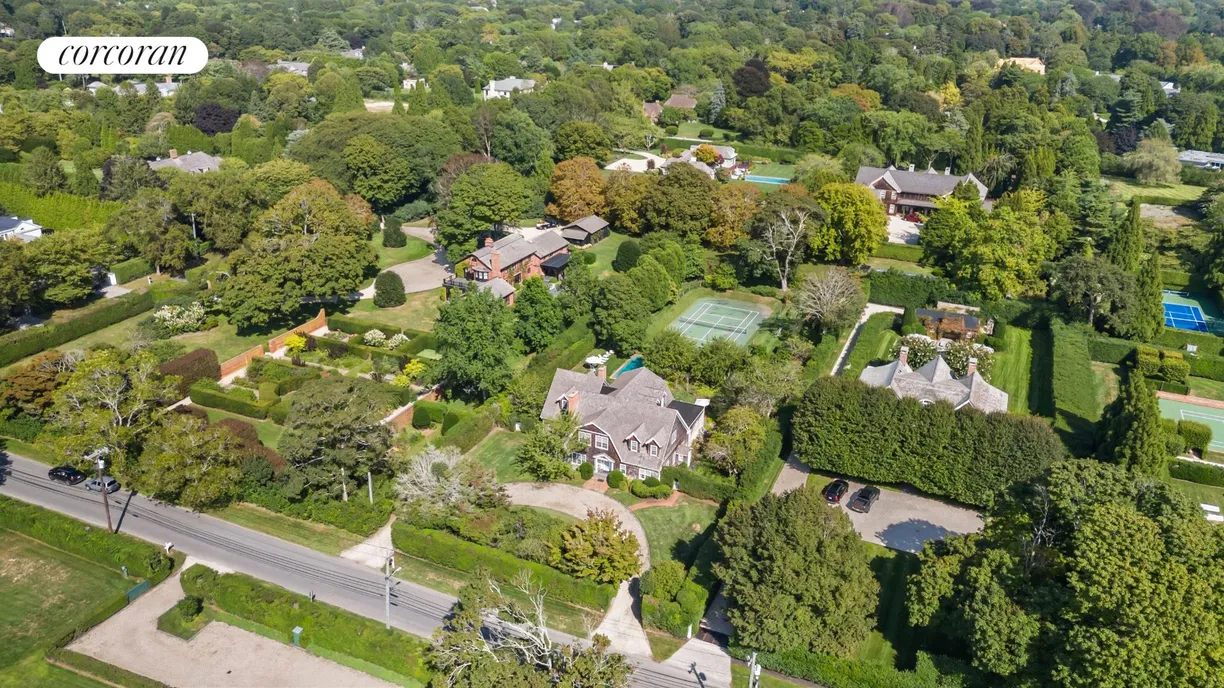 The Hamptons Real Estate | View 254 Captains Neck Lane | room 1