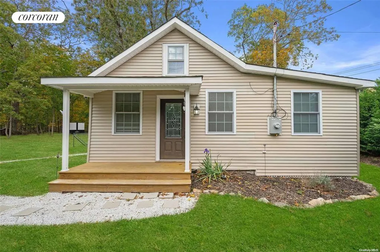 The Hamptons Real Estate | View 137 North Street | 1 Bed, 1 Bath
