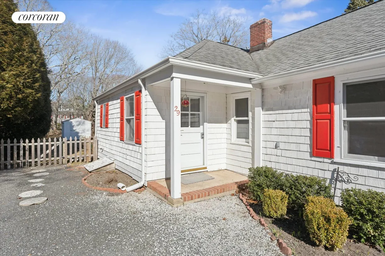 The Hamptons Real Estate | View 29 Station Road | 2 Beds, 1 Bath