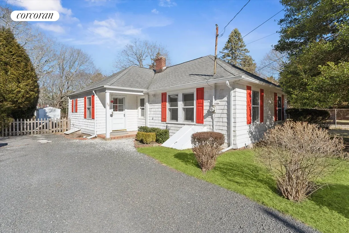 The Hamptons Real Estate | View 29 Station Road | room 1