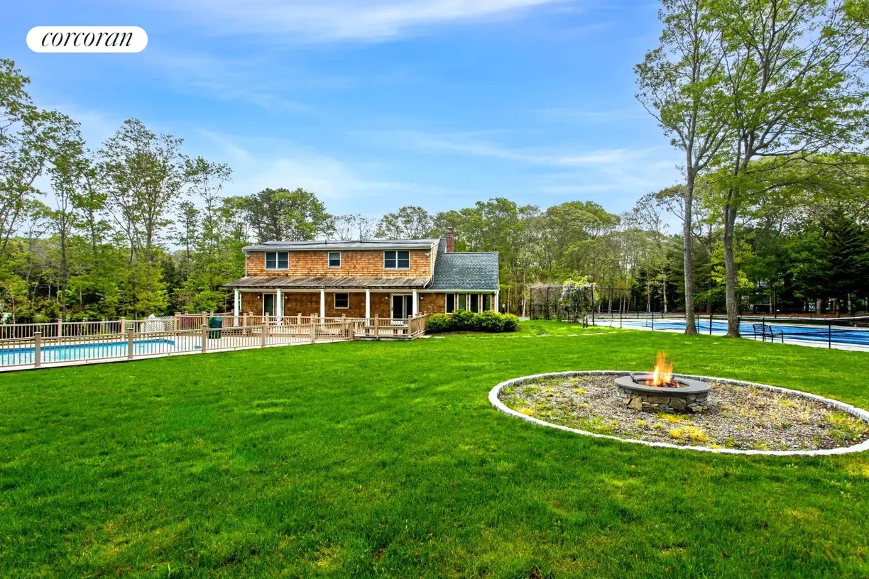 The Hamptons Real Estate | View 3 Arbutus Road | 4 Beds, 3 Baths