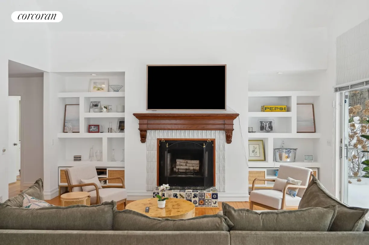 The Hamptons Real Estate | View 10 Crescent Way | room 1