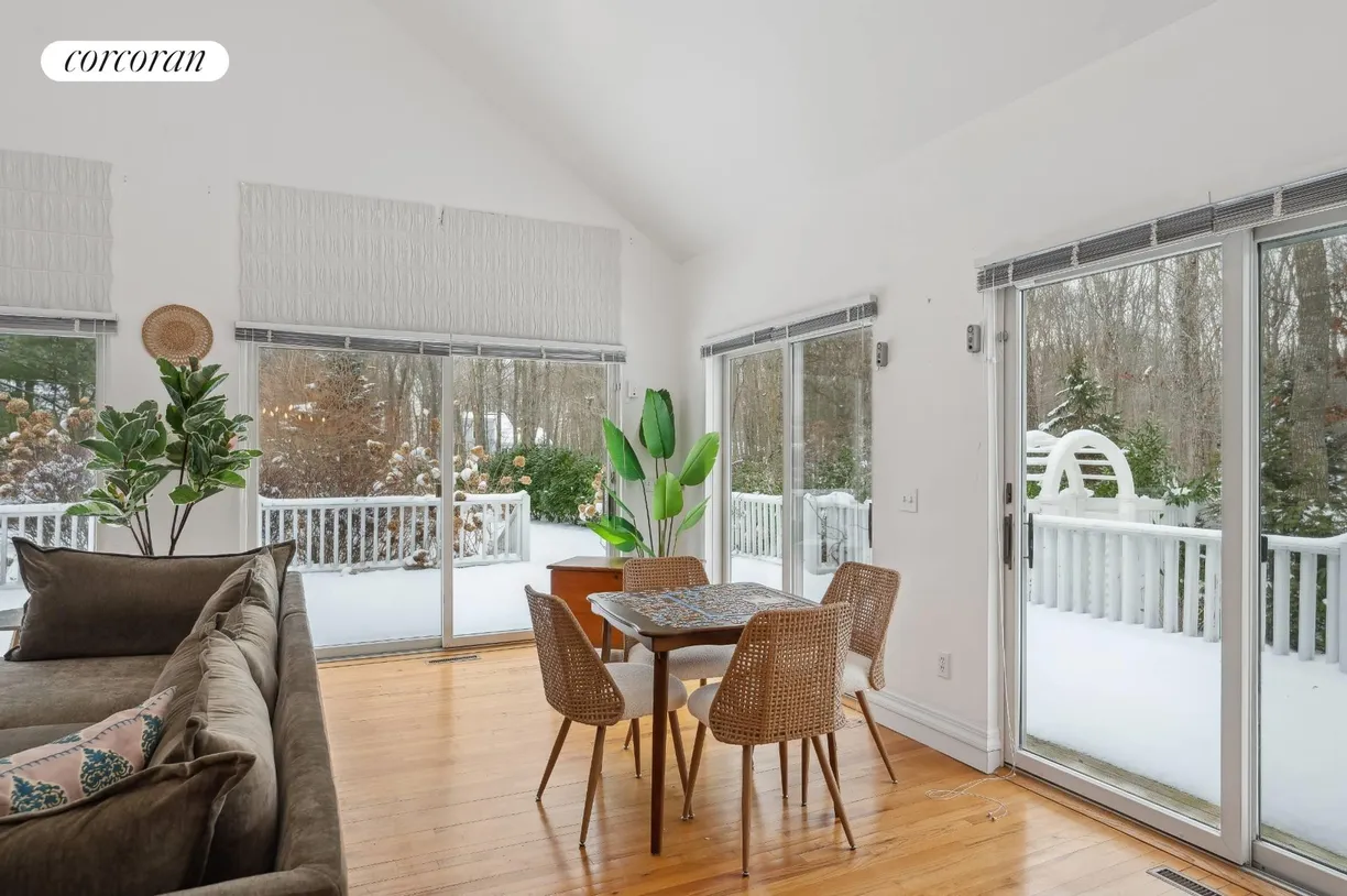 The Hamptons Real Estate | View 10 Crescent Way | room 2