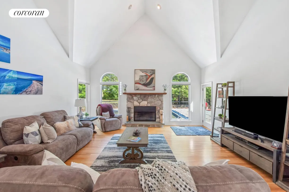The Hamptons Real Estate | View 2 Spread Oak Lane | room 2