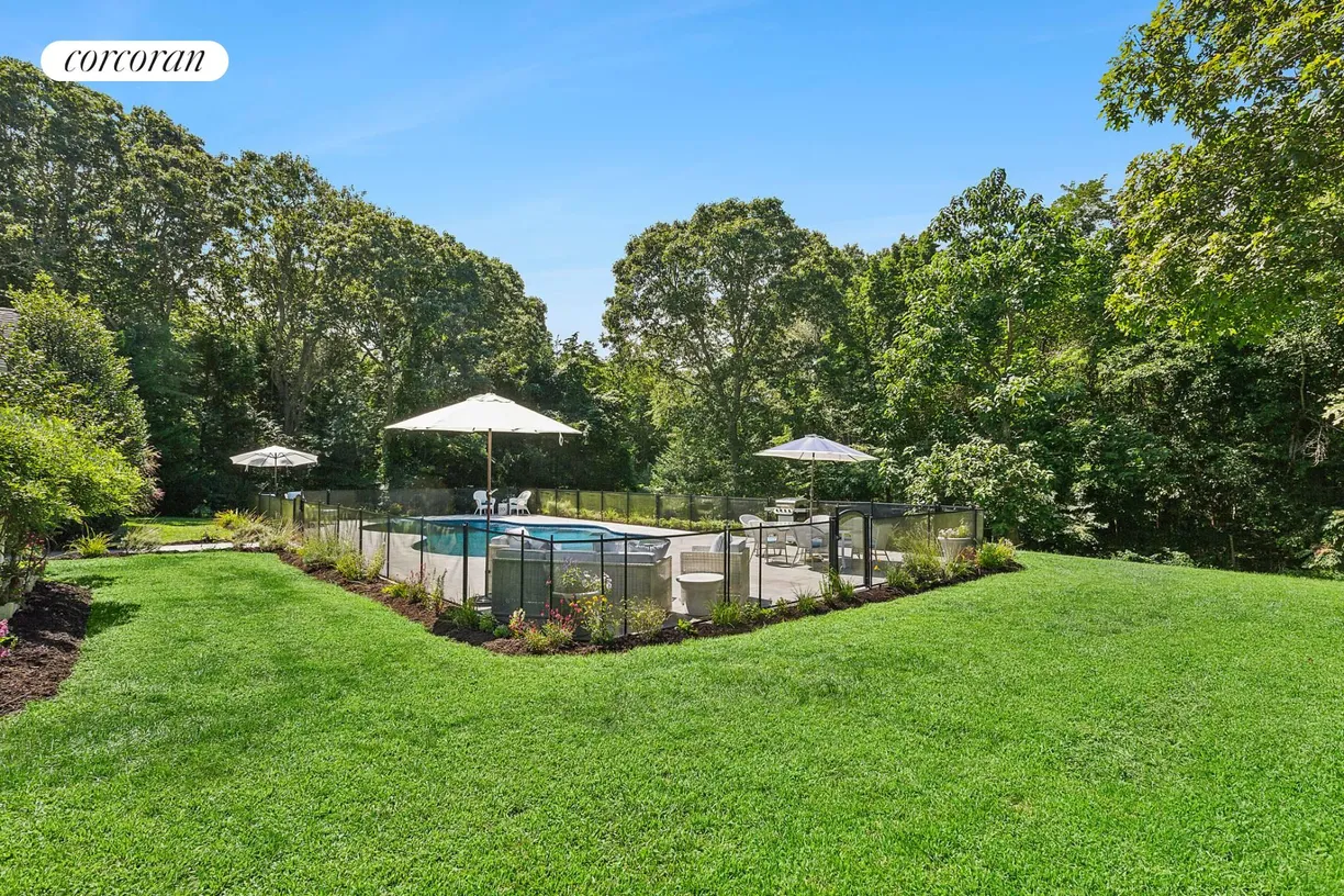 The Hamptons Real Estate | View 44 White Oak Lane | room 1