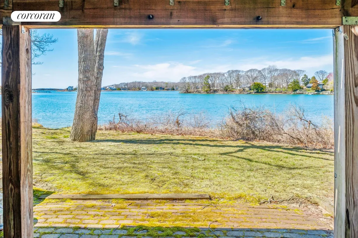 The Hamptons Real Estate | View 43 Bluff Point Road | 3 Beds, 3 Baths