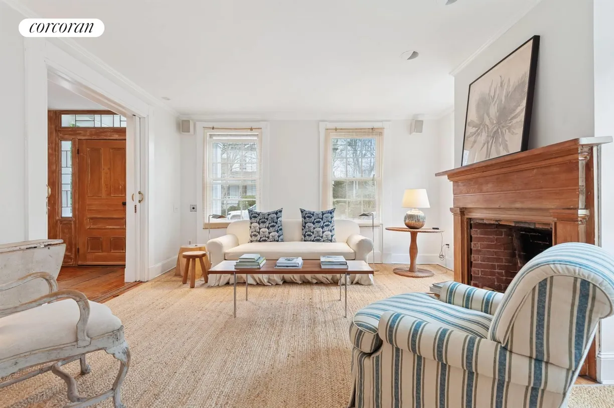 The Hamptons Real Estate | View 11 Henry Street | Living room