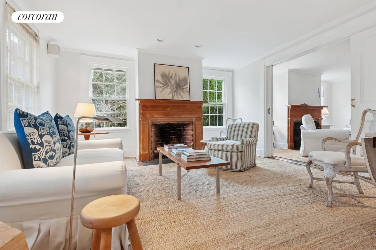 The Hamptons Real Estate | View 11 Henry Street | Living room