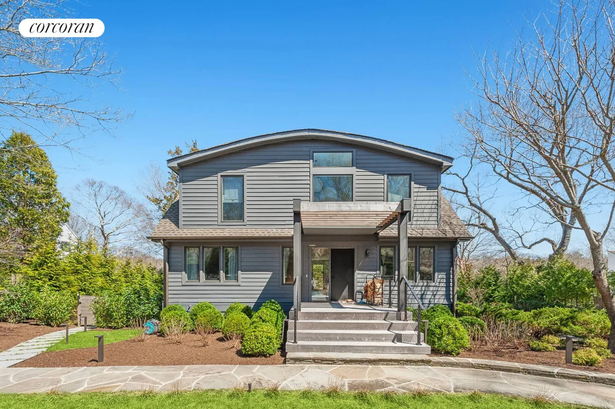 The Hamptons Real Estate | View 19 Isle of Wight Road | 4 Beds, 4 Baths
