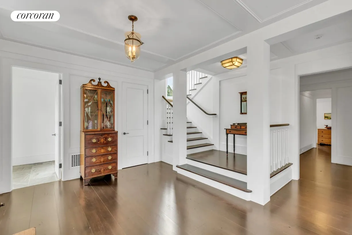 The Hamptons Real Estate | View  | WELCOME HALL
