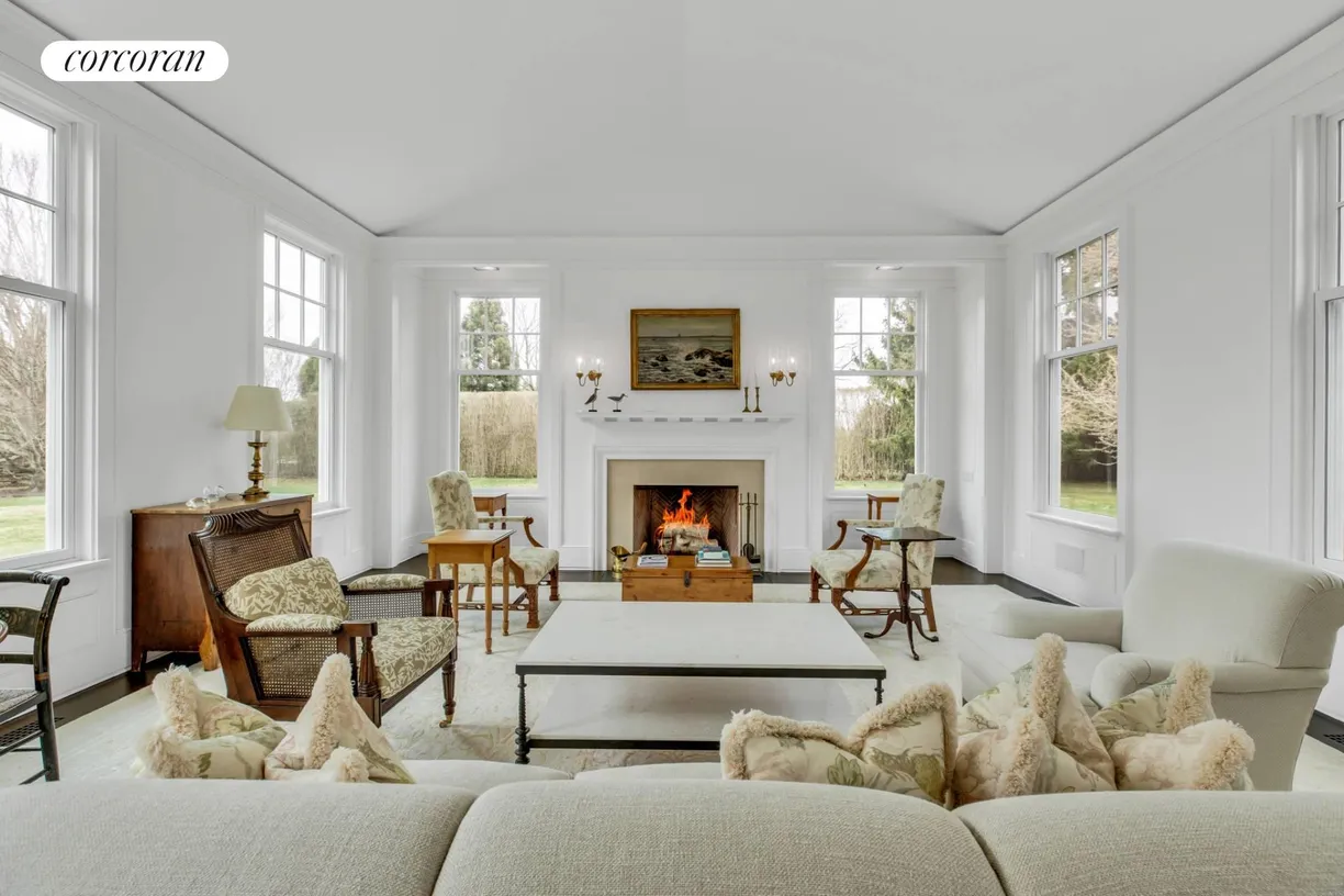 The Hamptons Real Estate | View  | LIVING ROOM