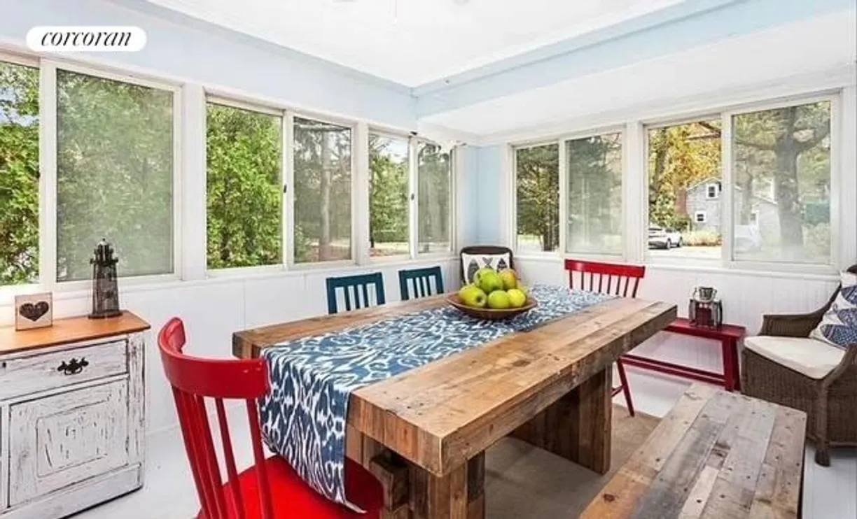 The Hamptons Real Estate | View 2570 Bray Avenue | room 2
