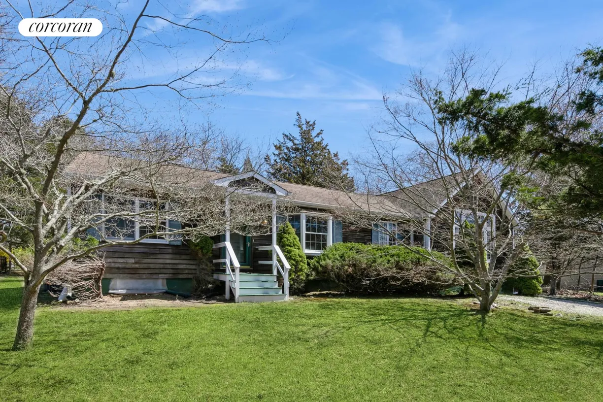 The Hamptons Real Estate | View 9 Worthy Way | 3 Beds, 2 Baths