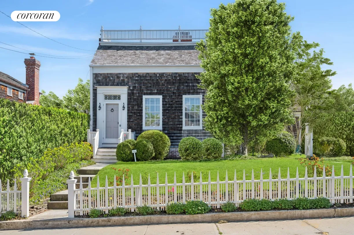 The Hamptons Real Estate | View 34 Howard Street | 4 Beds, 4 Baths