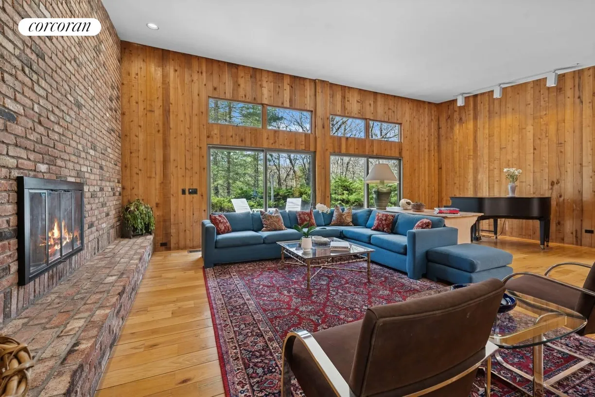 The Hamptons Real Estate | View 126 Bull Path | 3 Beds, 2 Baths