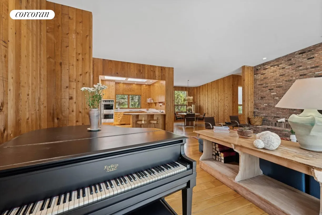 The Hamptons Real Estate | View 126 Bull Path | room 1