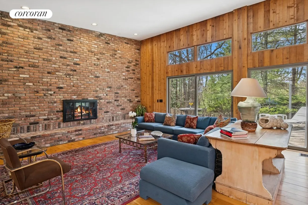 The Hamptons Real Estate | View 126 Bull Path | room 2