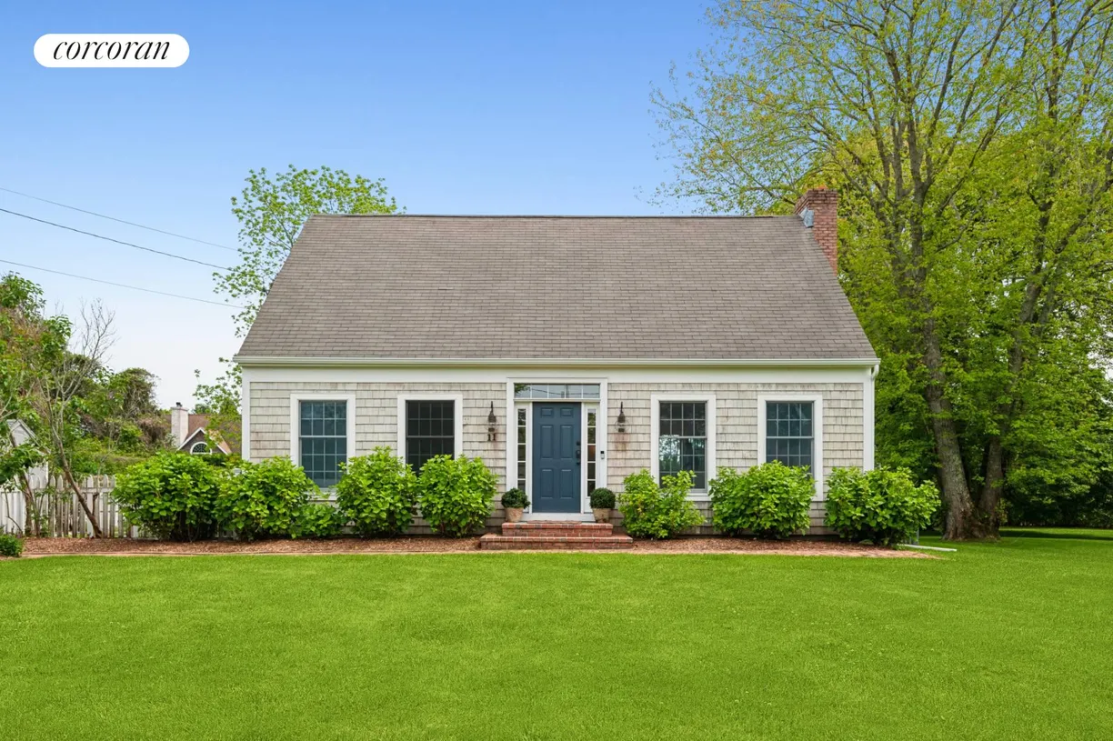 The Hamptons Real Estate | View 11 Sawasett Avenue | room 1