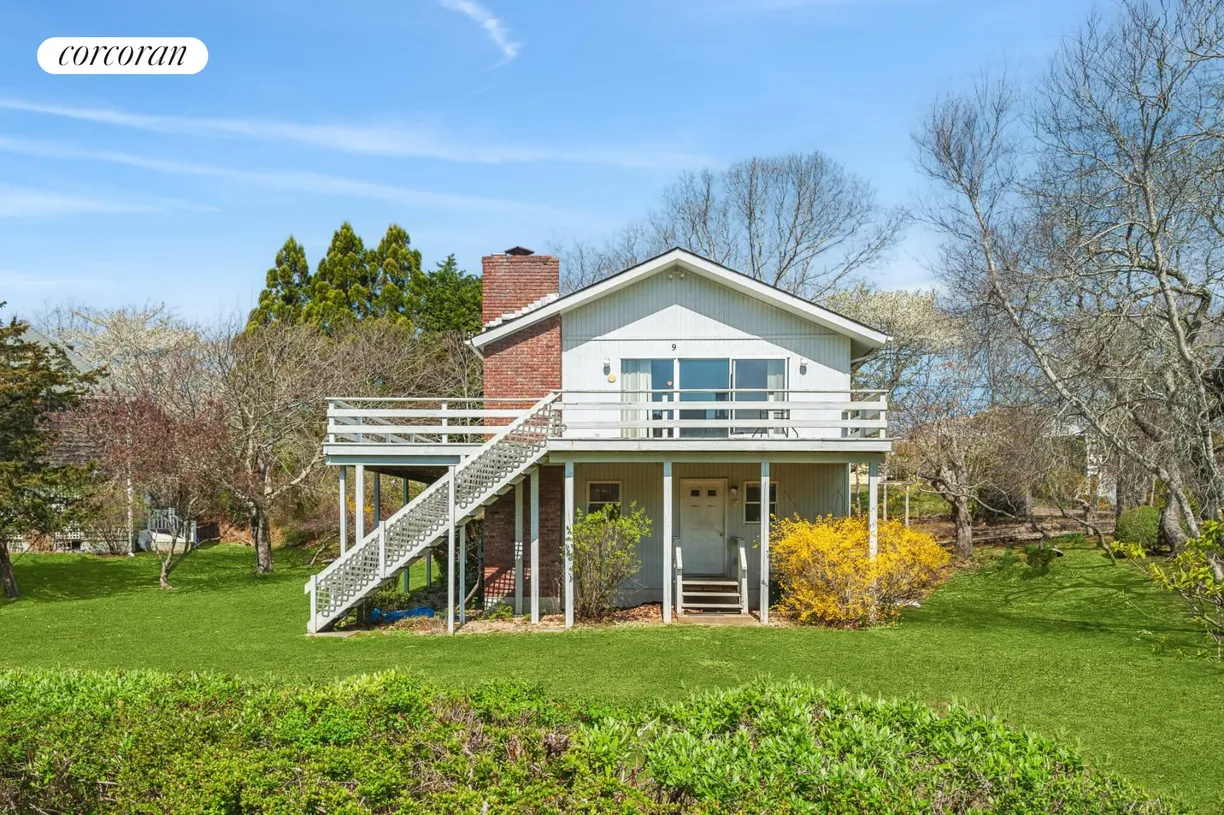The Hamptons Real Estate | View 9 Monroe Drive | room 1