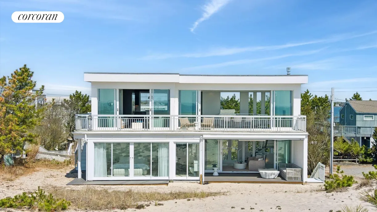 The Hamptons Real Estate | View 413B Dune Road | 2 Beds, 4 Baths