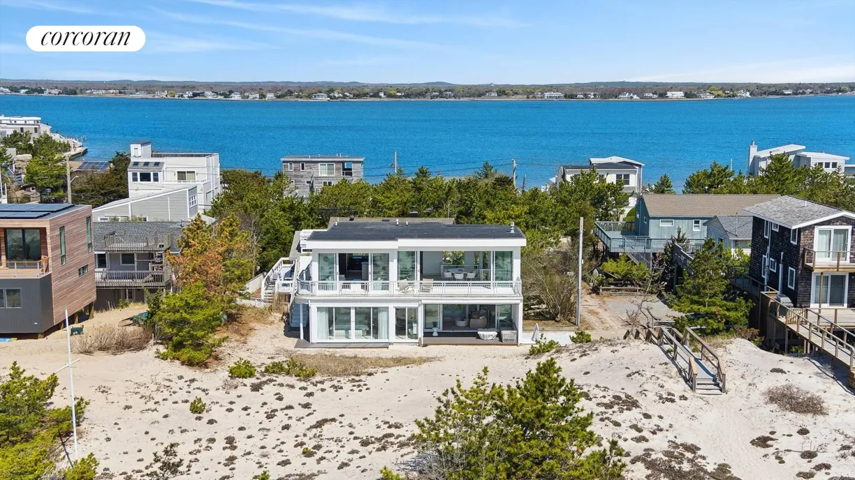 The Hamptons Real Estate | View 413B Dune Road | room 1