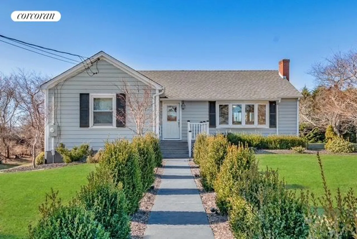 The Hamptons Real Estate | View 147 South Essex Street | room 1
