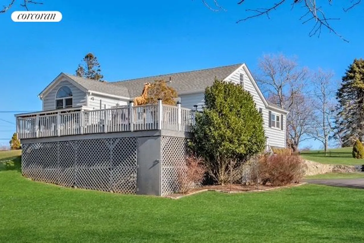 The Hamptons Real Estate | View 147 South Essex Street | room 2