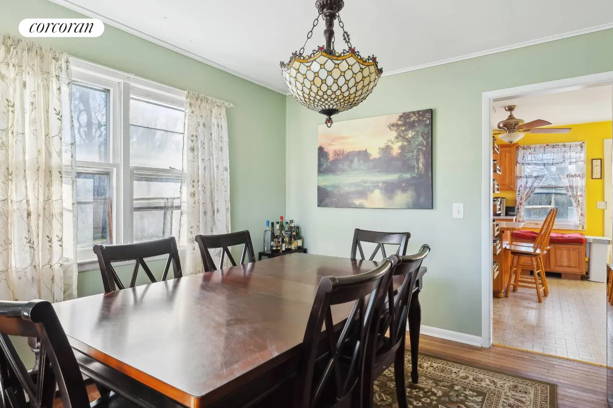 The Hamptons Real Estate | View 16 Fordham Street | room 2