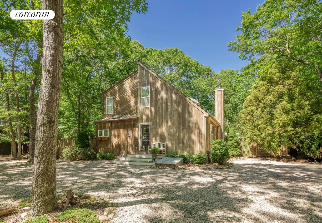 The Hamptons Real Estate | View 108 Sycamore Drive | 3 Beds, 2 Baths