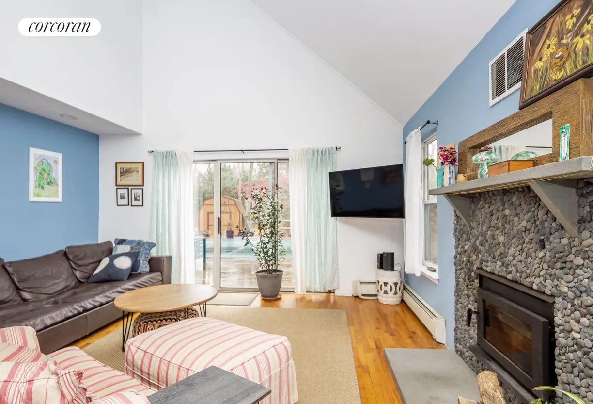 The Hamptons Real Estate | View 108 Sycamore Drive | room 2