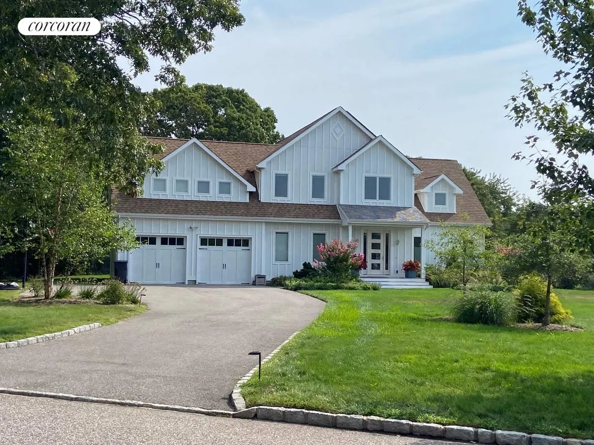 The Hamptons Real Estate | View 17 Willowood Court | 4 Beds, 3 Baths
