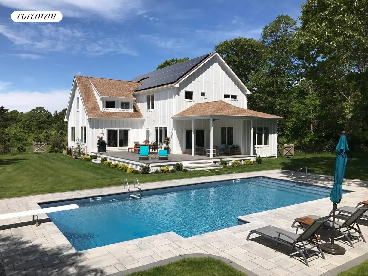 The Hamptons Real Estate | View 17 Willowood Court | room 1