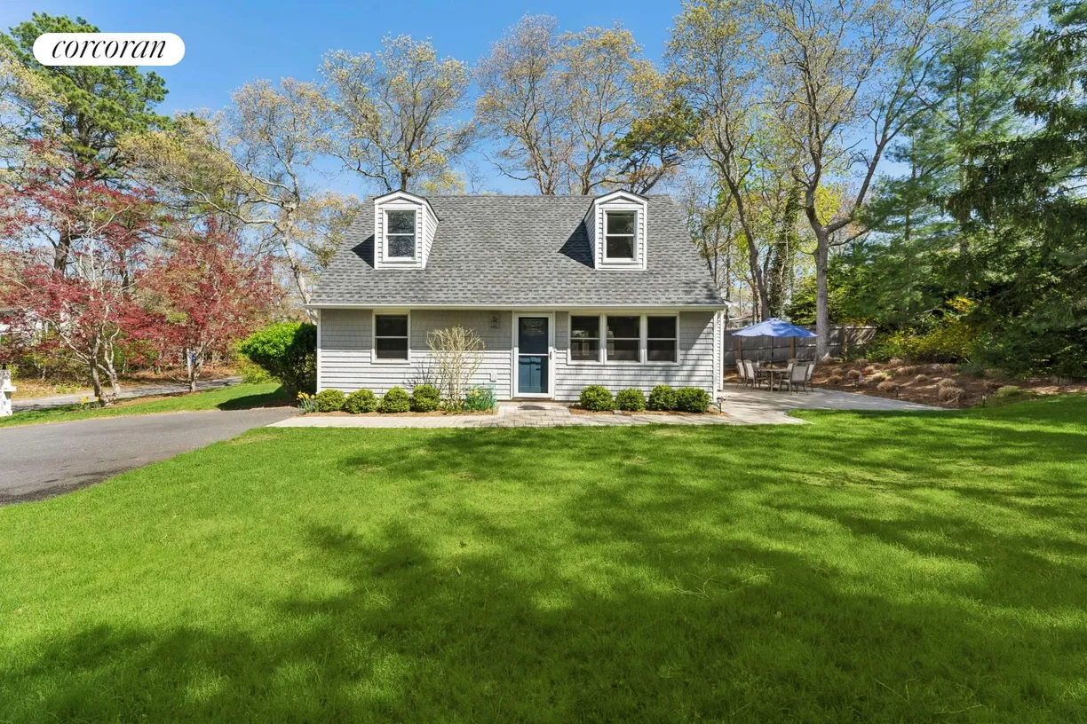 The Hamptons Real Estate | View  | room 1