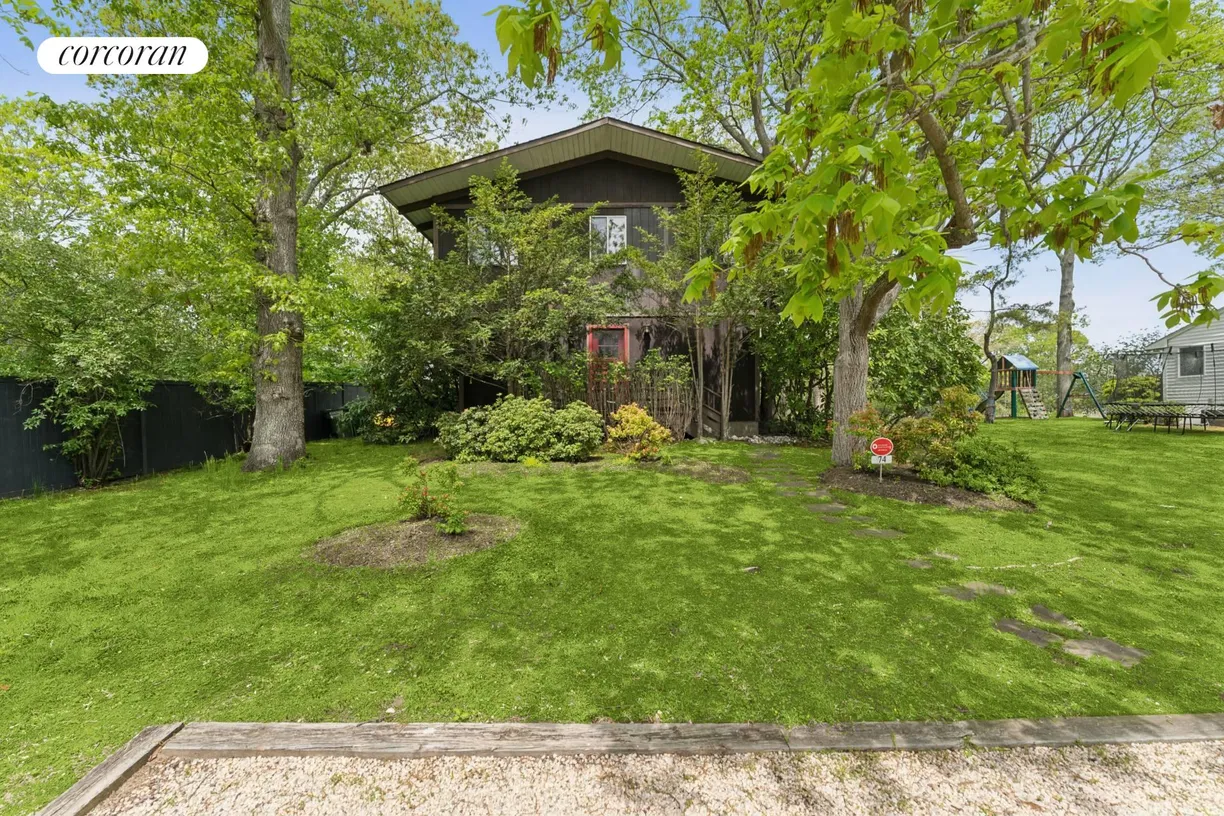 The Hamptons Real Estate | View 74 John Street | room 2