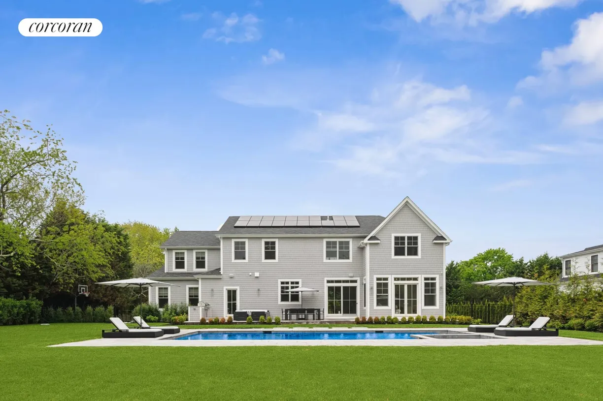 The Hamptons Real Estate | View 52 Country Club Drive | room 1