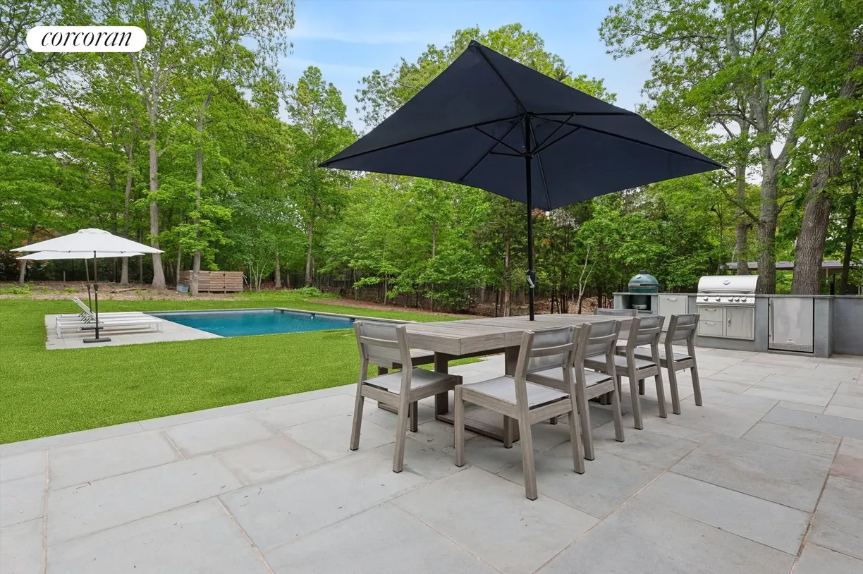 The Hamptons Real Estate | View 10 North Cape Lane | Outdoor Kitchen