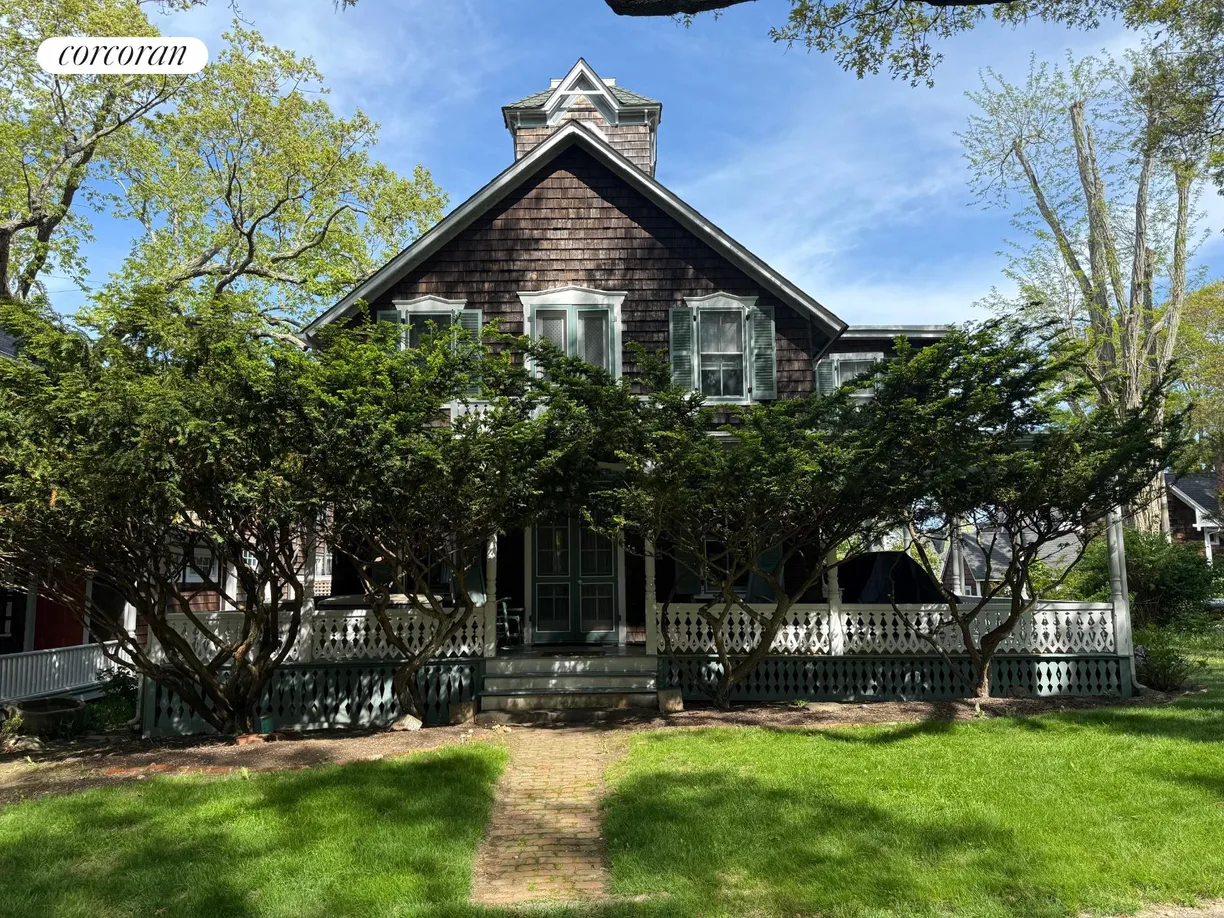 The Hamptons Real Estate | View 16 Wesley Avenue | 4 Beds, 1 Bath